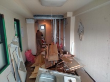 内装解体　間仕切り壁撤去